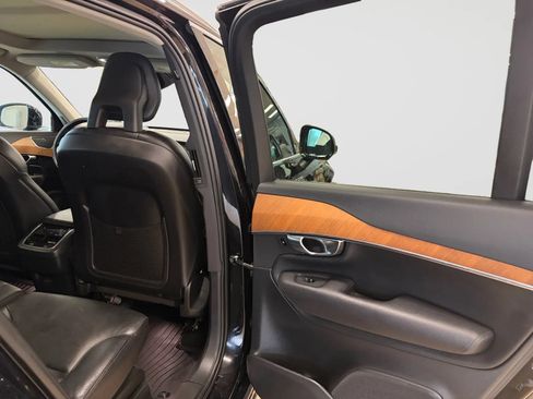 Used 2021 Volvo XC90 T6 Momentum w/ Advanced Package AWD/4WD image 18