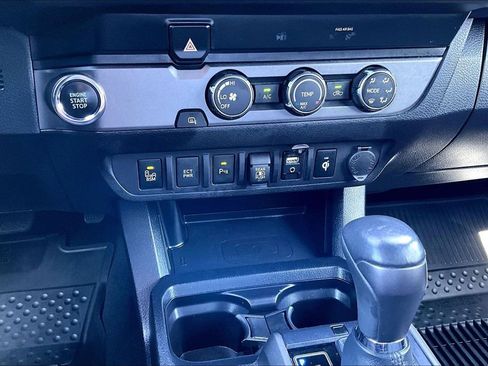 Used 2019 Toyota Tacoma TRD Sport w/ Technology Package RWD image 12