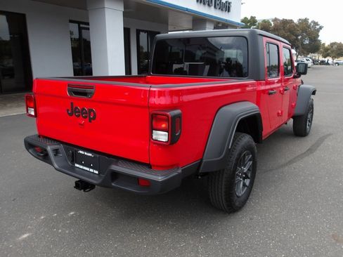 New 2025 Jeep Gladiator Sport image 8