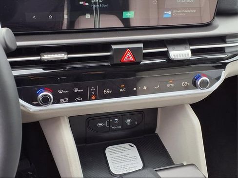 New 2026 Kia Sportage EX FWD image 10