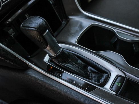 Used 2018 Honda Accord LX image 19