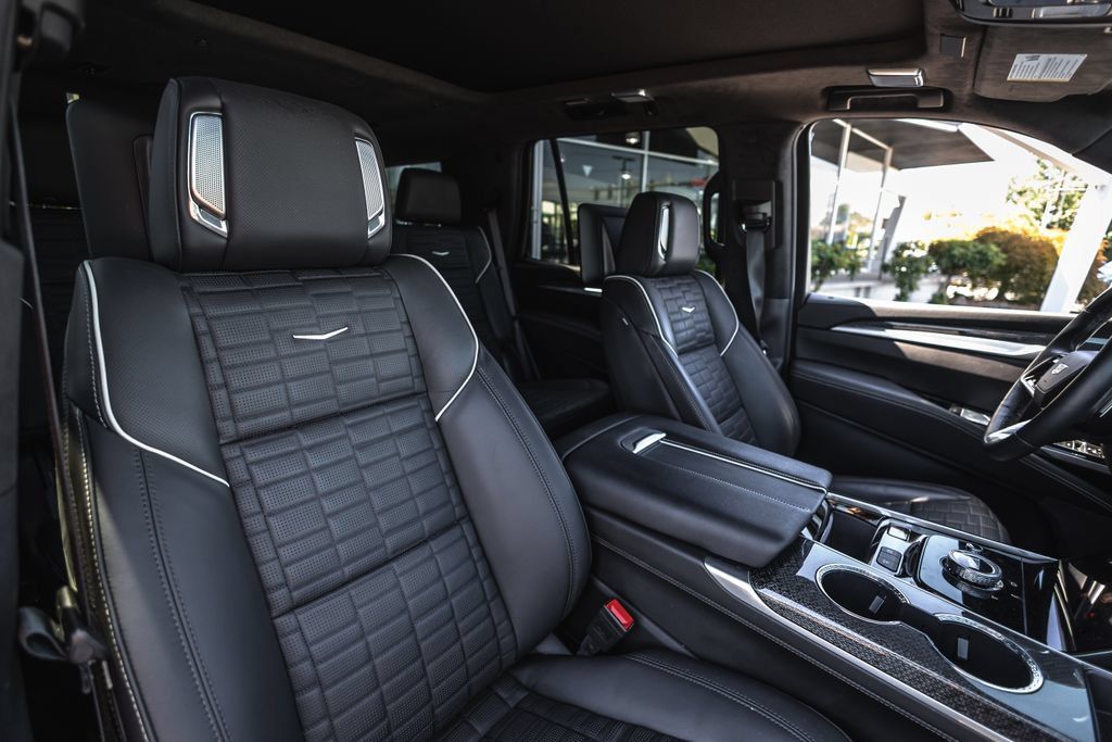 Used 2025 Cadillac Escalade V AWD/4WD image 29