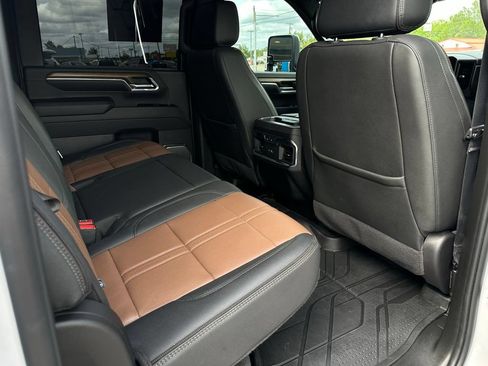 Used 2024 Chevrolet Silverado 2500 High Country w/ High Country Premium Package AWD/4WD image 18