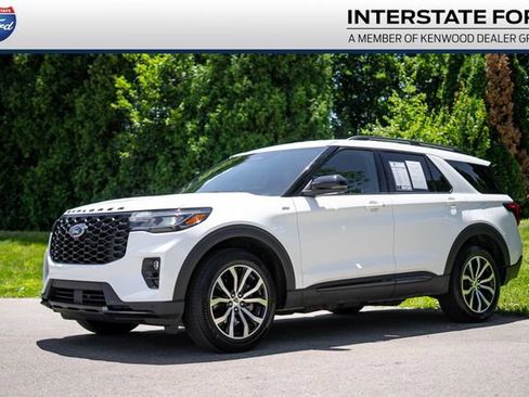 Used 2025 Ford Explorer ST-Line AWD/4WD image 1