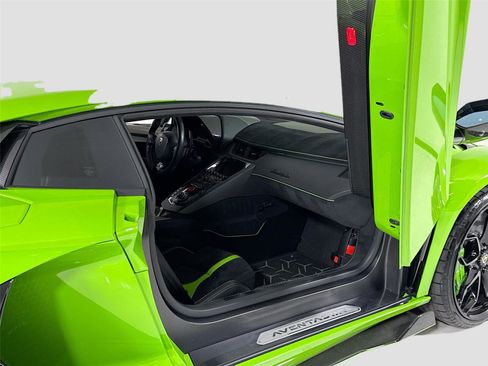 Used 2019 Lamborghini Aventador SVJ AWD/4WD image 22