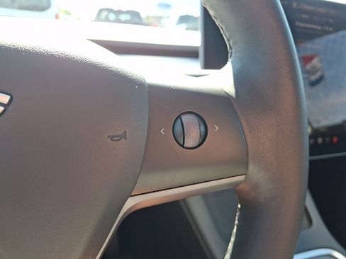 Used 2023 Tesla Model Y Long Range AWD/4WD image 23