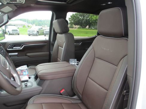 New 2026 GMC Sierra 1500 Denali w/ Denali Reserve Package AWD/4WD image 12