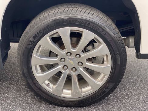 Used 2019 Chevrolet Silverado 1500 High Country w/ Technology Package AWD/4WD image 16