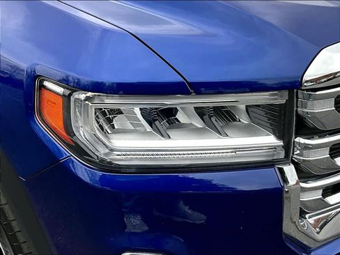 Used 2023 GMC Acadia SLT w/ Preferred Package image 33