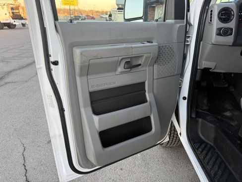 Used 2021 Ford E-350 and Econoline 350 Super Duty w/ Power Windows & Locks Group image 22