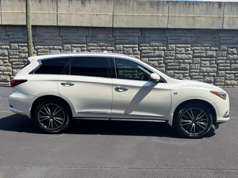Used 2019 INFINITI QX60 Luxe w/ Sensory Package FWD image 5