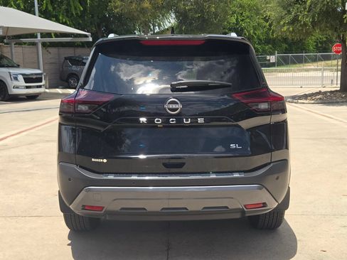 Used 2023 Nissan Rogue SL w/ SL Premium Package FWD image 4