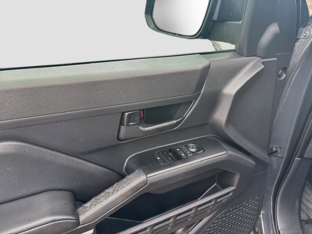 Used 2024 Toyota Tacoma SR5 AWD/4WD image 17