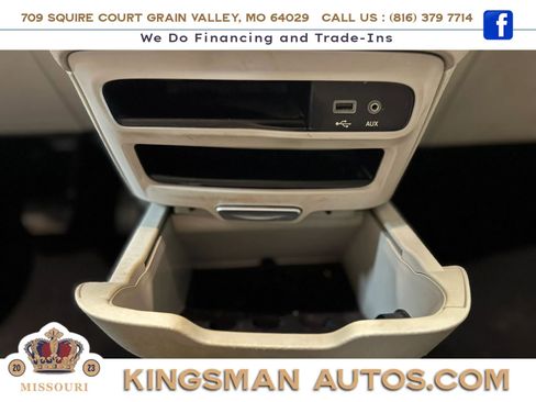 Used 2017 Chrysler Pacifica Touring-L w/ Tire & Wheel Group FWD image 18