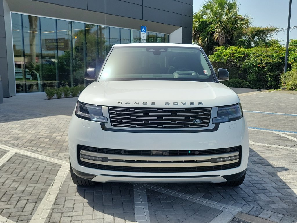 Used 2025 Land Rover Range Rover Long Wheelbase SE AWD/4WD image 8