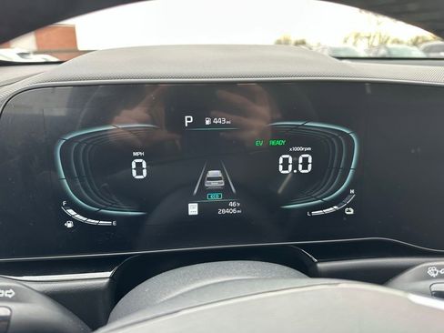 Used 2023 Kia Niro EX image 17