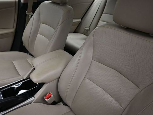 Used 2017 Honda Accord Touring image 18