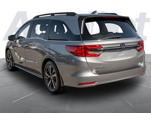 Used 2023 Honda Odyssey Touring image 2