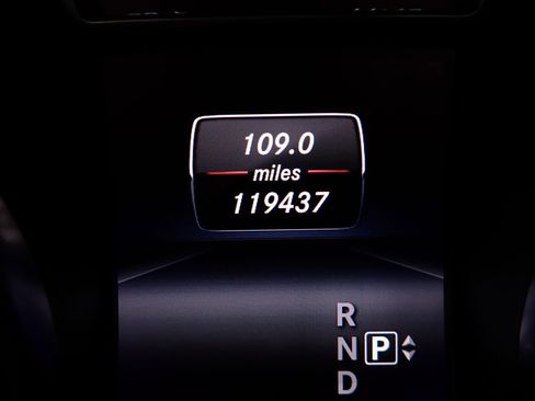 Used 2014 Mercedes-Benz GL 450 4MATIC image 32