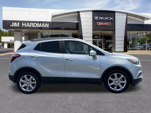 Used 2018 Buick Encore Essence w/ Experience Buick Package FWD image 8