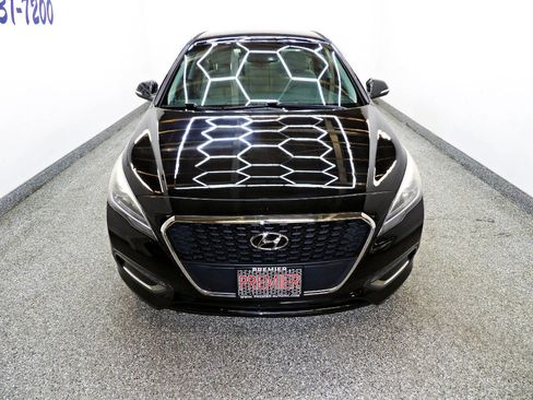 Used 2016 Hyundai Sonata SE image 2