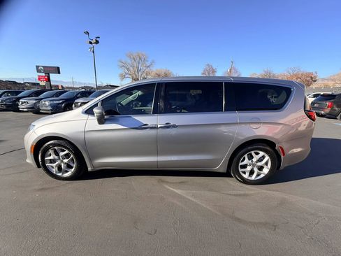 Used 2019 Chrysler Pacifica Touring Plus w/ Tire & Wheel Group image 7