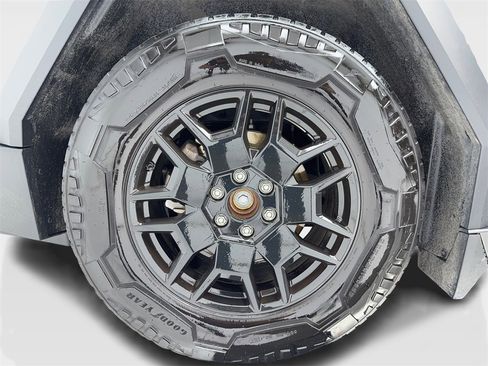 Used 2024 Tesla Cybertruck AWD Crew Cab image 48