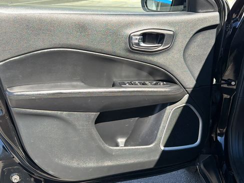 Used 2020 Jeep Compass Latitude FWD image 23