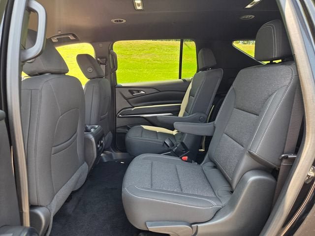 Used 2025 Chevrolet Traverse LT FWD image 13
