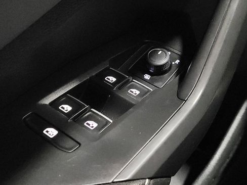 Used 2025 Volkswagen Jetta SE FWD image 27
