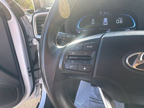 Used 2023 Hyundai Venue SEL FWD image 16