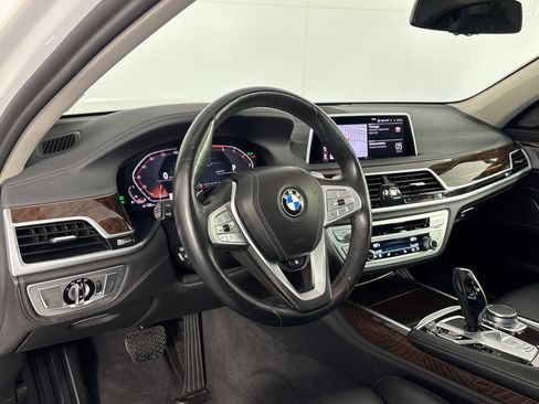 Used 2022 BMW 750i xDrive AWD/4WD image 4