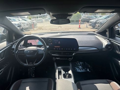 Used 2024 Chevrolet Equinox EV RS image 2