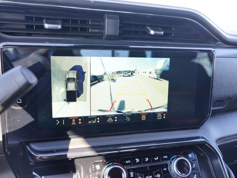 Used 2024 GMC Sierra 2500 AT4 w/ AT4 Premium Plus Package image 15