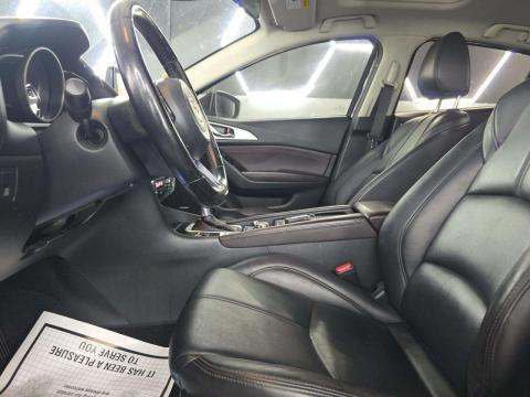 Used 2017 MAZDA MAZDA3 Touring w/ Popular Equipment Package FWD image 4