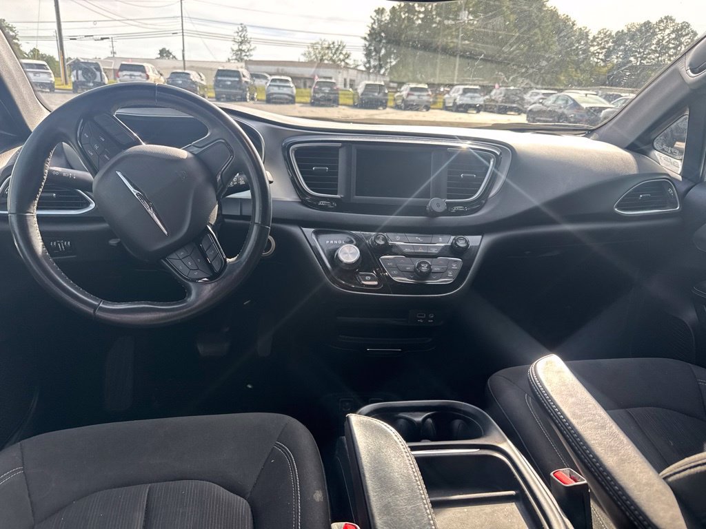 Used 2019 Chrysler Pacifica Touring Plus w/ S Appearance Package FWD image 3