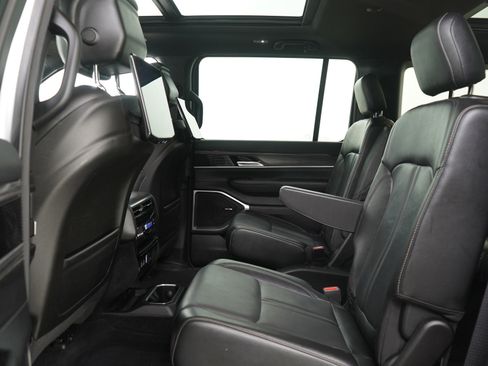 Used 2023 Jeep Wagoneer L Series II w/ Premium Group I image 22