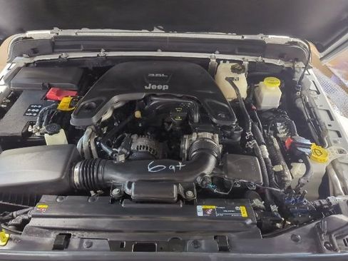 Used 2021 Jeep Gladiator Sport image 11