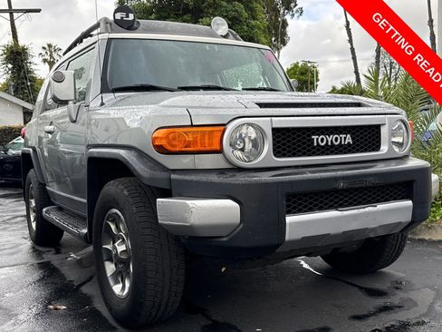 Used 2012 Toyota FJ Cruiser 4WD w/ Upgrade Pkg image 2