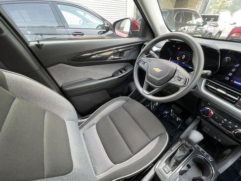 Used 2025 Chevrolet TrailBlazer LT image 34