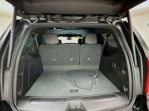 Used 2023 Chevrolet Suburban LT w/ Luxury Package image 28