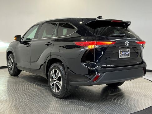 Used 2023 Toyota Highlander XLE image 5