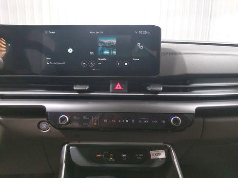New 2026 Kia Carnival FWD image 21