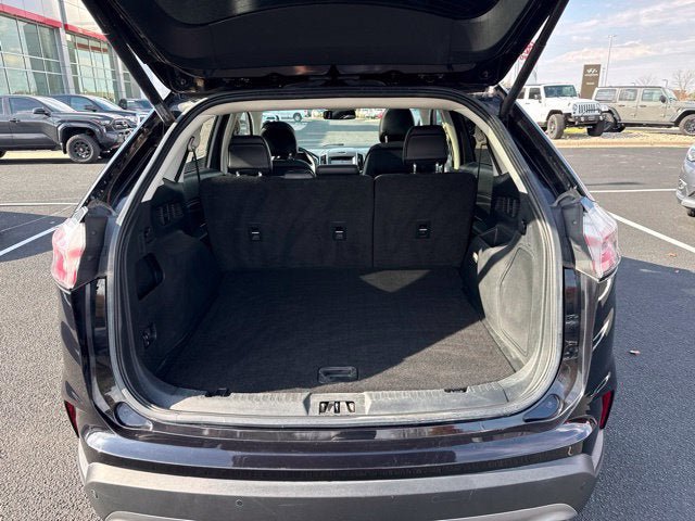 Used 2019 Ford Edge Titanium w/ Cold Weather Package AWD/4WD image 13