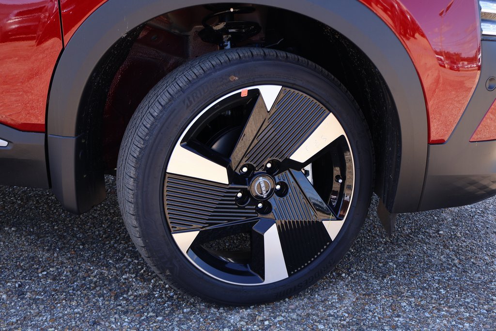 New 2026 Nissan Kicks SR FWD image 16