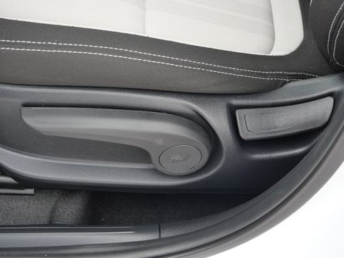 Certified 2025 Hyundai Venue SEL image 20