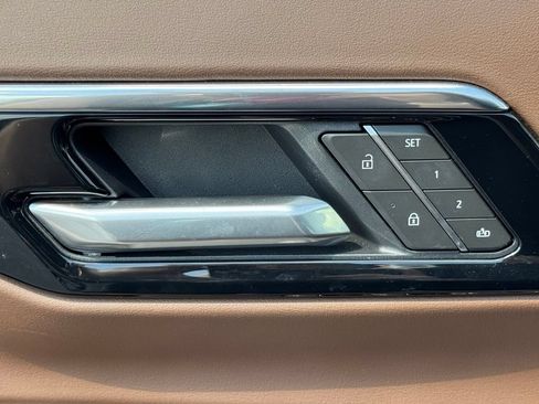 Used 2025 Chevrolet Tahoe High Country w/ Sun And Tow Package RWD image 17
