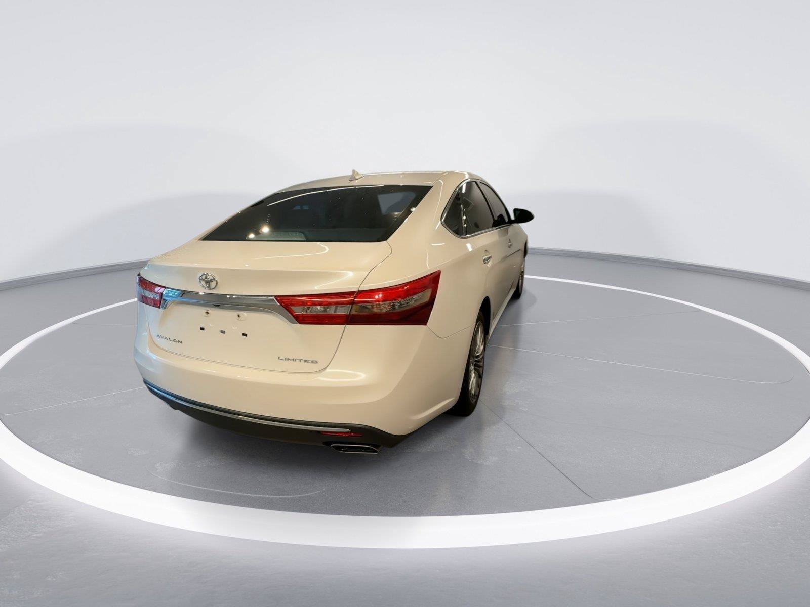 Used 2018 Toyota Avalon Limited FWD image 7