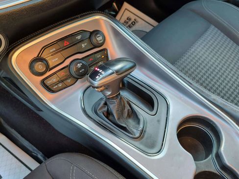 Used 2019 Dodge Challenger SXT image 38