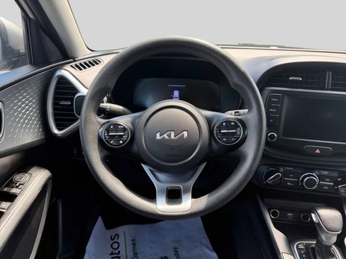 Used 2025 Kia Soul LX w/ LX Technology Package FWD image 18